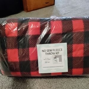 📚No Sew Fleece Throw Kit